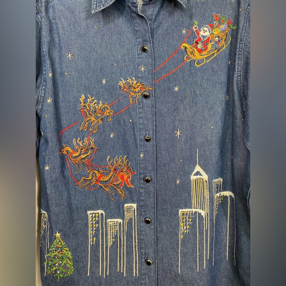 Bill Blass Jeans Christmas Embroidered Denim Button Down Shirt size Medium - Picture 5 of 9
